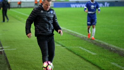 Olivier Guégan s’indigne de la pelouse du Stade des Alpes après GF38 – Consolat